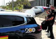 Detienen a un bilbaíno por 8 delitos de estafa y acude a declarar en un coche que nunca pagó