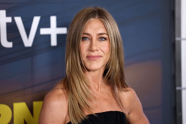 Jennifer Aniston recupera el vestido más importante de su vida (y su armario)