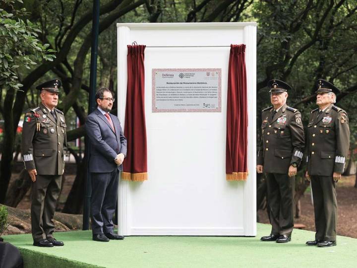 Titular de la Defensa entrega espacio remodelado de los Niños Héroes en Chapultepec