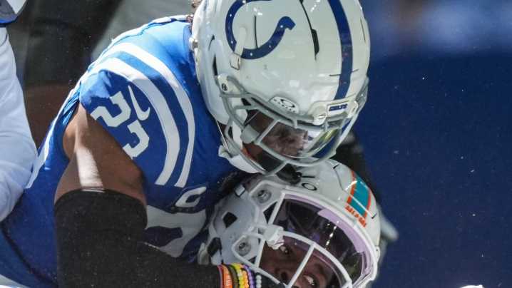 Colts' Kenny Moore II gets INT vs. Dolphins