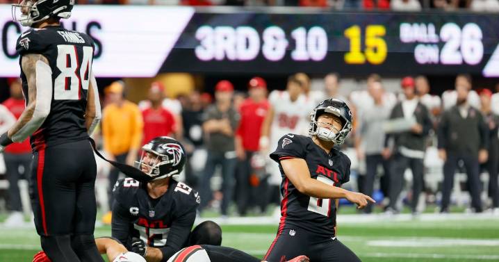 PHOTOS: Buccaneers edge Falcons in season opener, 23