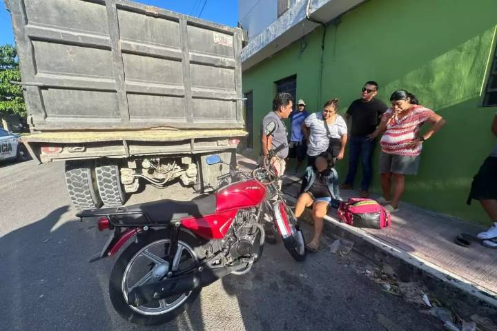 Joven se salva de ser aplastada por un volquete en Chetumal