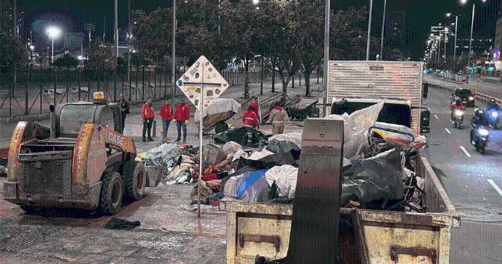 28 carretas en abandono, cuatro toneladas de residuos y escombros retirados en San Victorino, centro de Bogotá