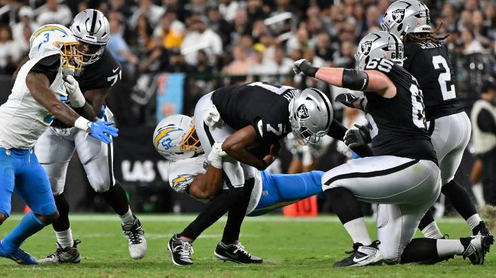 Khalil Mack injured, out for rest of Chargers' game against Raiders