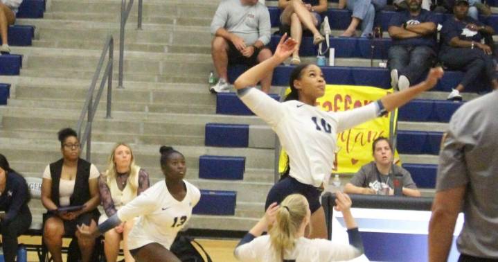 Lone Star moves to 2-1 with authoritative home win over Creekview