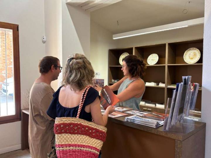 Balanç positiu del servei d'informació turística a la Reial Fàbrica de l'Alcora durant l'estiu