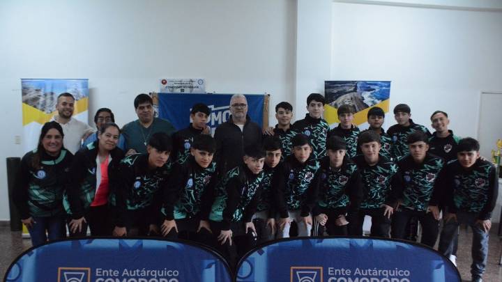 Futsal: la selección C-15 recibió indumentaria para el Argentino