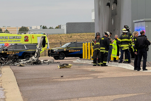 2 people die in small plane crash near suburban Denver airport