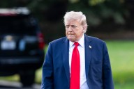 Trump: Empresas extranjeras pueden traer a sus empleados por "un tiempo"