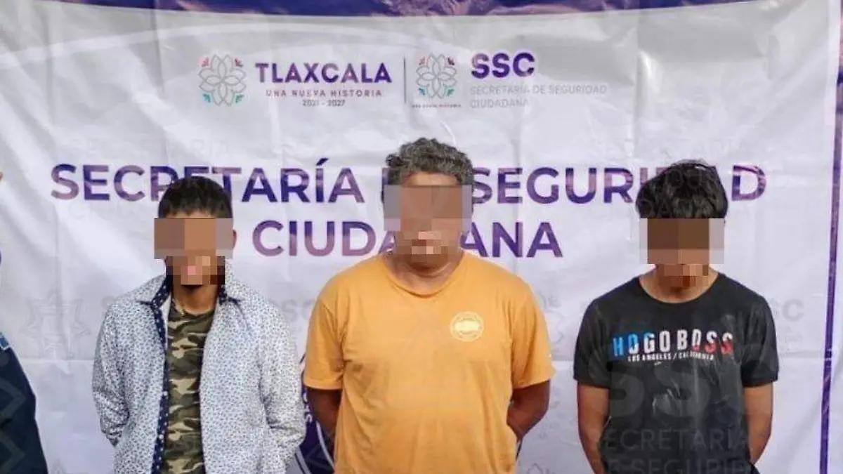 Detienen a tres hombres por robo a tienda de conveniencia, en Calpulalpan