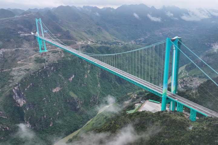 China inaugura el puente más alto del mundo en el Gran Cañón de Huajiang