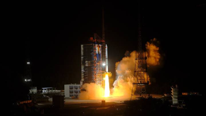 Estados Unidos agacha las orejas frente a China: creen que van a perder la Carrera Espacial