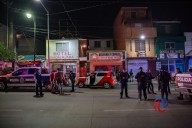 Asesinan a dos hombres en local de la zona Centro; una mujer quedó herida