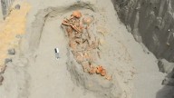Increible hallazgo en Perú: arqueólogos revelaron imágenes de 12 cuerpos enterrados; habrían sido sacrificados y atados