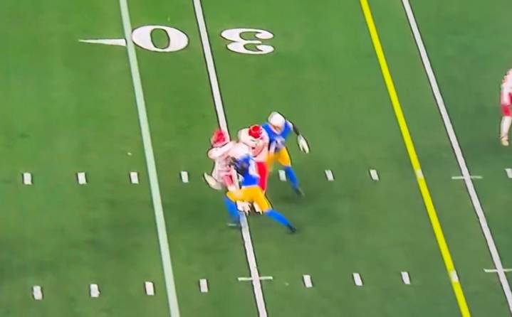 Travis Kelce accidentally injures own teammate Xavier Worthy on first drive of Chiefs