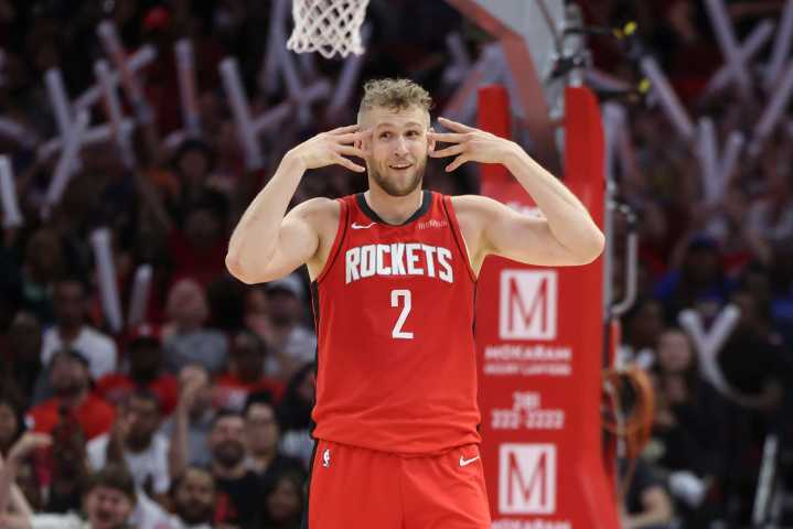 Warriors could chase need for center in trade with Grizzlies