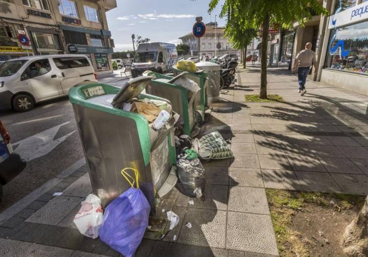 Castilla-Hermida y la calle Alta tardarán «dos o tres semanas» en recuperar la recogida de basuras