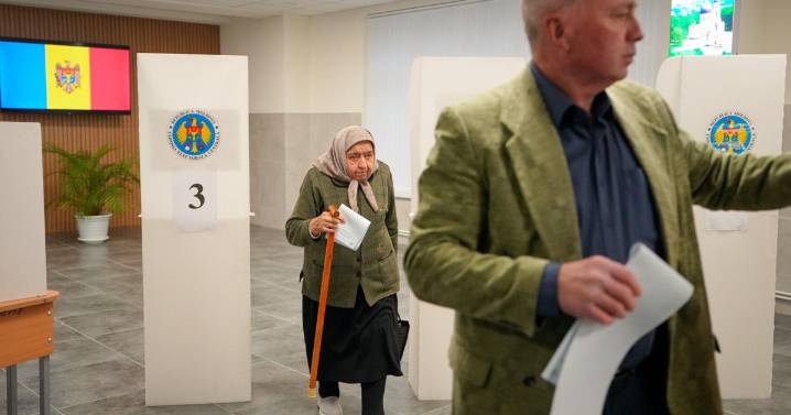 Moldavia vota en tensa elección marcada por acusaciones de interferencia rusa