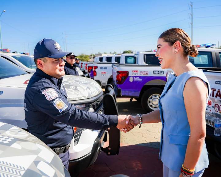 Entrega Gobernadora 111 patrullas para Fuerza Estatal y 12 para Escuadrón Violeta