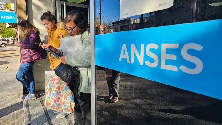 Presupuesto 2026: el Gobierno de Milei propone eliminar la movilidad de las Asignaciones Familiares y otorgar aumentos discrecionales