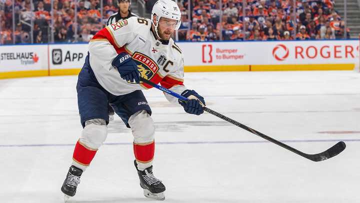 Panthers’ Aleksander Barkov has surgery, could miss season with knee injury