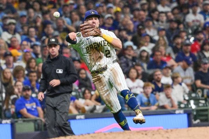 Deadspin | MLB roundup: Brewers clinch playoff berth, then down Cards in 10