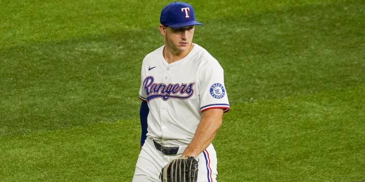 Wyatt Langford exits with side tightness in Rangers' game vs. Twins