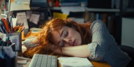 Falta de sueño: 6 estrategias para mantenerse alerta tras una noche de descanso insuficiente