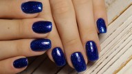 Uñas azul marino: 5 formas de llevar el color más elegante para el otoño 2025