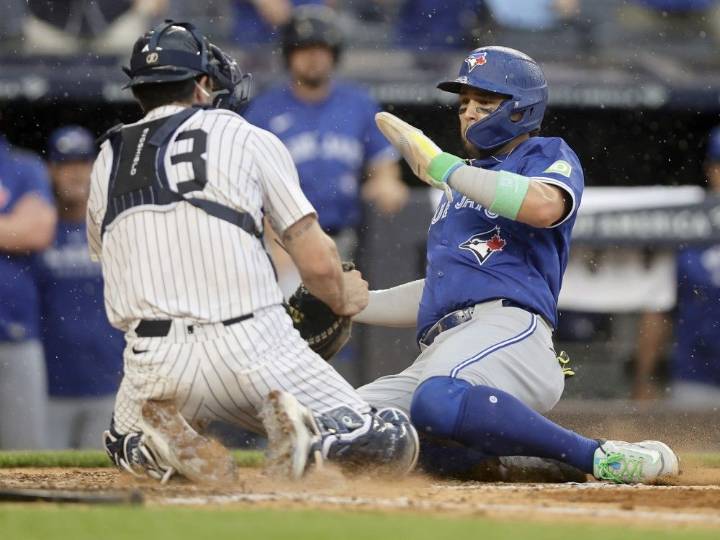 Bronx Bombers eke out a win over Blue Jays to tie series