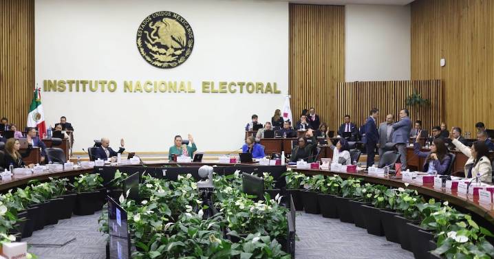 INE entrega últimas 13 constancias de mayoría a juzgadores