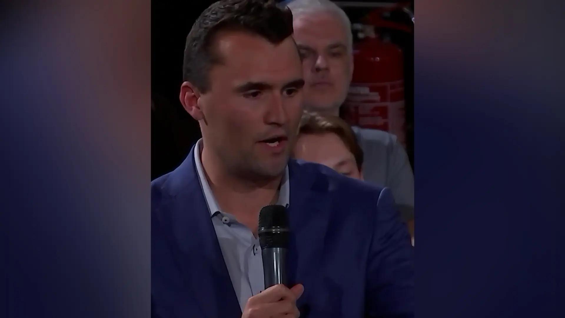 Quién era Charlie Kirk, el polémico comentarista asesinado en cuando hablaba sobre los tiroteos