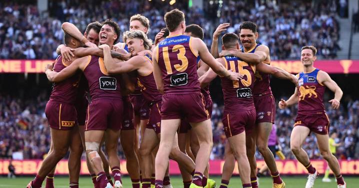 Snoop Dogg entertains at halftime as Brisbane successfully defends its Aussie rules football title