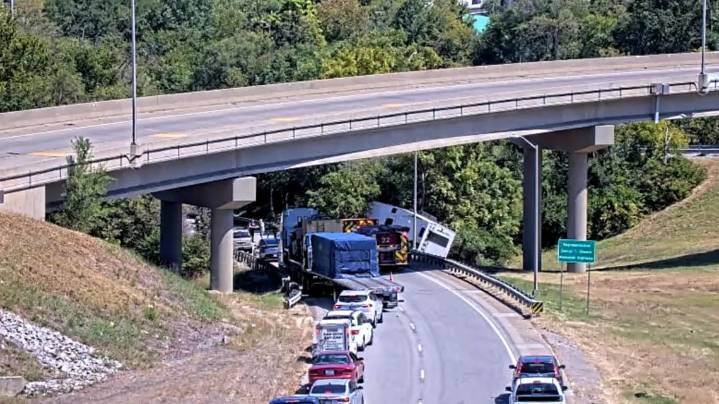 I-64 East crash causes traffic delay near Sherman Minton Bridge