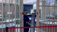 Smash-and-grab robbers target jewelry store in Sherman Oaks