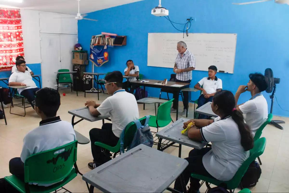 Más de 600 mil estudiantes de Yucatán inician el ciclo escolar 2025