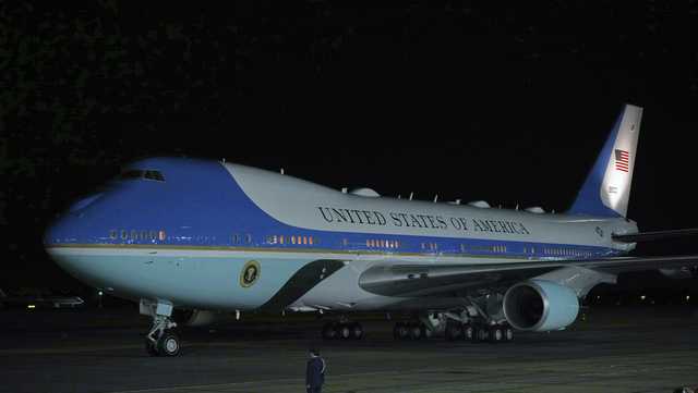 Spirit Airlines flight bound for Boston gets close to Air Force One