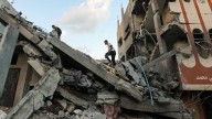 Dolor en Gaza, pasarelas en Milán, Comic-Con en Málaga y más imágenes del día