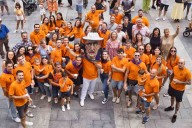 Guadalajara incorpora un nuevo cabezudo a las Ferias y Fiestas donado por la Peña Escopitos