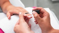 Europa prohíbe el uso de esmaltes para uñas en gel y los clasifica como tóxicos