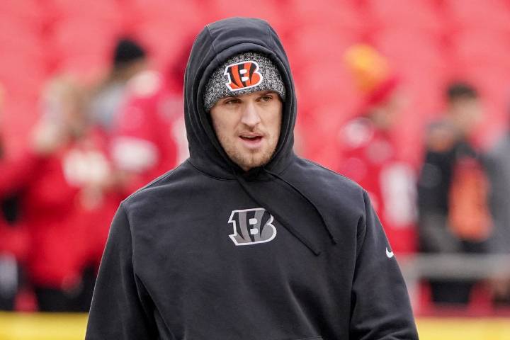Bengals QB Struggles Prompt Calls to Sign Veteran QB following Jake Browning’s Failure vs. Vikings Following a rough loss to the Vikings, Bengals QB Jake Browning looks to improve and salvage the seas