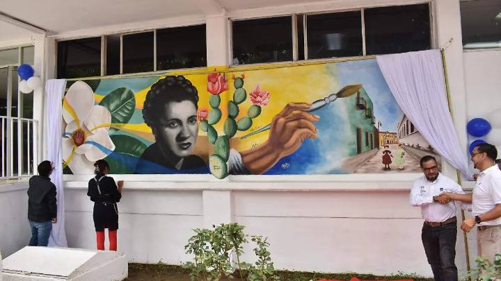 Develan mural en honor a Aurora Reyes en la UPNECH