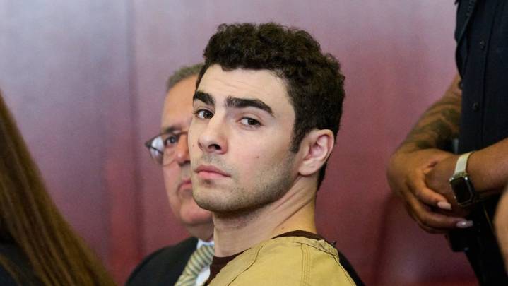 Luigi Mangione Lays Out 6 Reasons to Dismiss Death Penalty Indictment