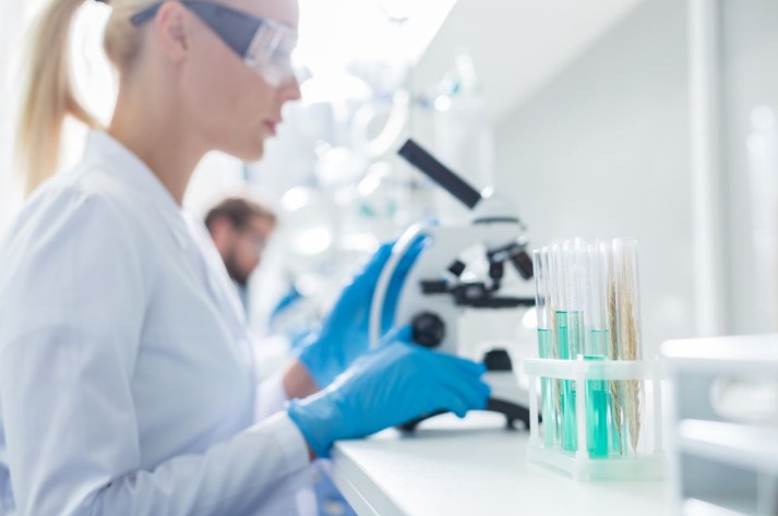 Novartis presenta estudios que refuerzan el valor de Kesimpta en tratamiento precoz de la EM