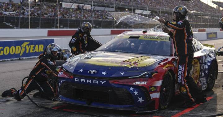 Briscoe repeats at Southern 500, advances in NASCAR playoffs