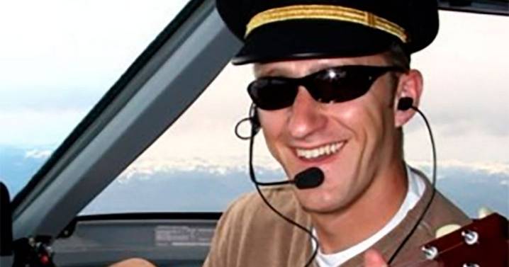 Pilot admits trying to turn off plane during flight 'while high on mushrooms'