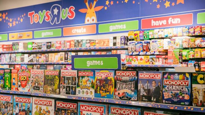 Toys“R”Us opening holiday shop at Lakeside Shopping Center