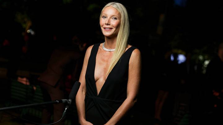 Gwyneth Paltrow poses in blue bikini on the beach with husband
