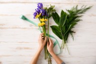 Paso a paso. Cómo hacer arreglos de flores primaverales