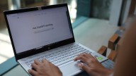 Sanidad contacta con Meta y OpenAI para mejorar la protección a las personas que piensan en suicidarse